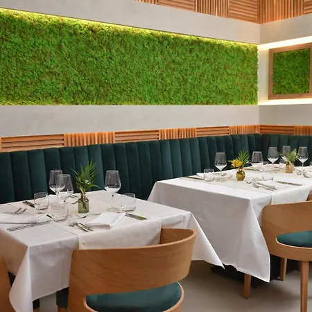 Zeleni Grad 호텔 4*